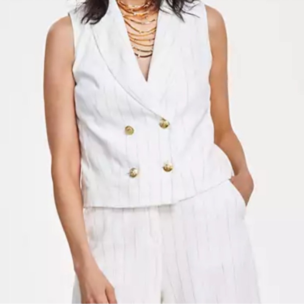 INC International Concepts White/ gold Sleeveless Button down vest size Large